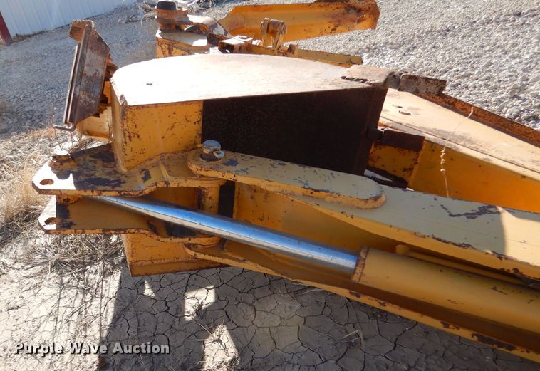image for item DL3524 Davis D130  backhoe attachment