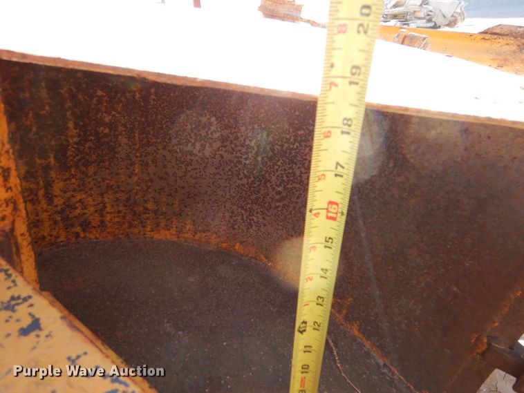 image for item DL3524 Davis D130  backhoe attachment