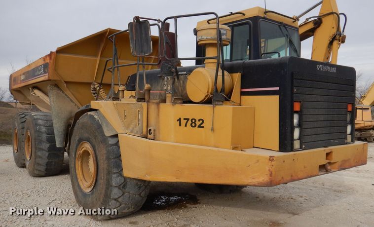 image for item DL5860 2001 Caterpillar D400E  Series II haul truck