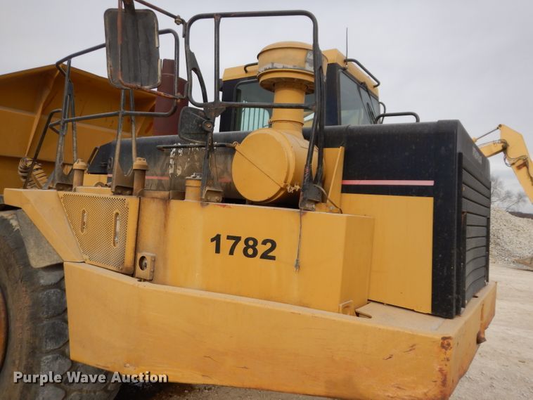 image for item DL5860 2001 Caterpillar D400E  Series II haul truck