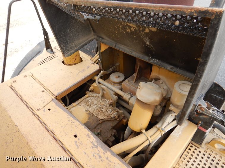 image for item DL5860 2001 Caterpillar D400E  Series II haul truck