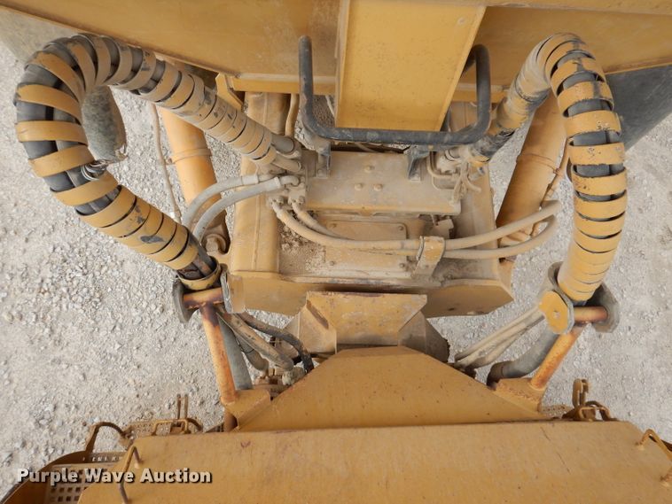 image for item DL5860 2001 Caterpillar D400E  Series II haul truck