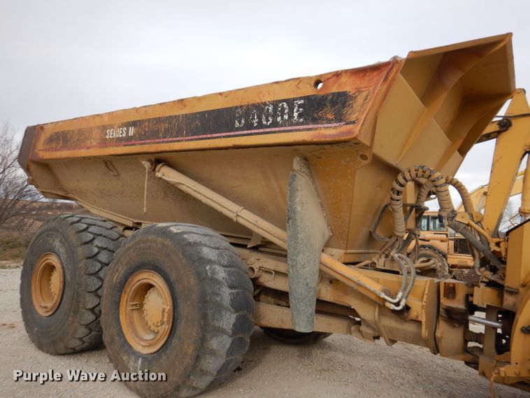image for item DL5860 2001 Caterpillar D400E  Series II haul truck