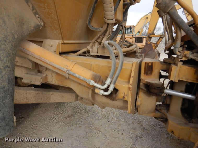 image for item DL5860 2001 Caterpillar D400E  Series II haul truck