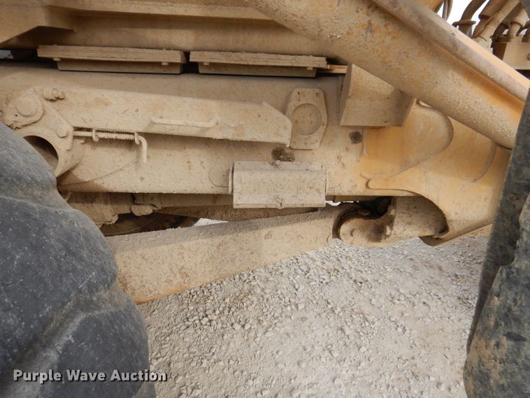 image for item DL5860 2001 Caterpillar D400E  Series II haul truck