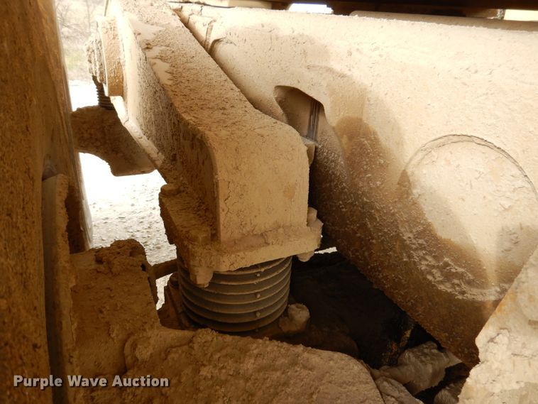 image for item DL5860 2001 Caterpillar D400E  Series II haul truck