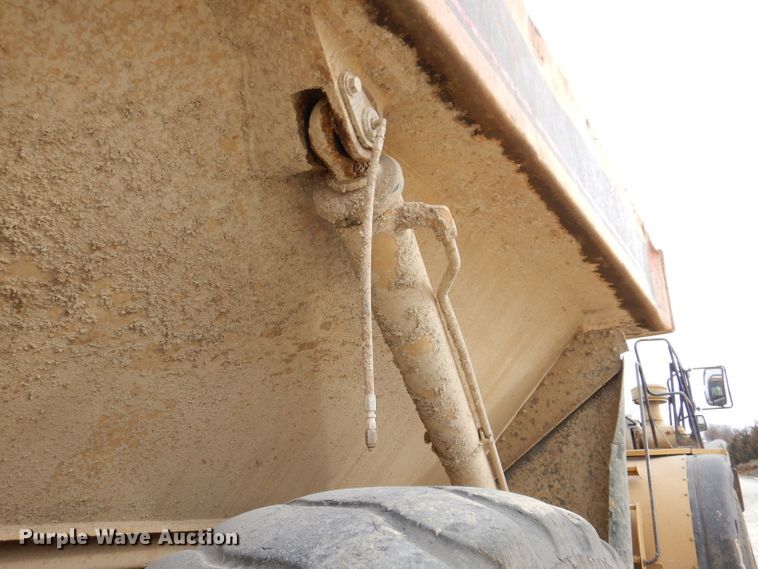 image for item DL5860 2001 Caterpillar D400E  Series II haul truck