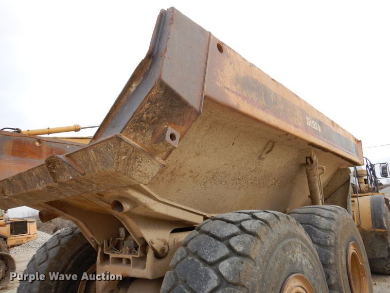 image for item DL5860 2001 Caterpillar D400E  Series II haul truck