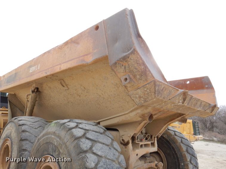 image for item DL5860 2001 Caterpillar D400E  Series II haul truck