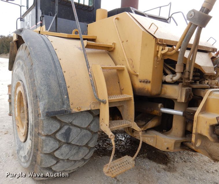 image for item DL5860 2001 Caterpillar D400E  Series II haul truck