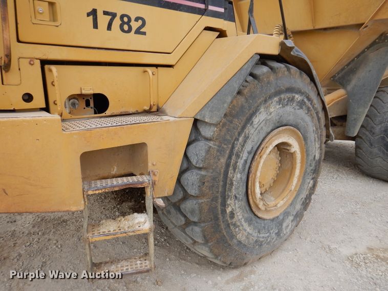 image for item DL5860 2001 Caterpillar D400E  Series II haul truck