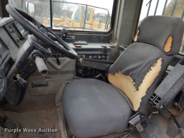 image for item DL5860 2001 Caterpillar D400E  Series II haul truck