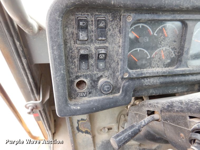 image for item DL5860 2001 Caterpillar D400E  Series II haul truck