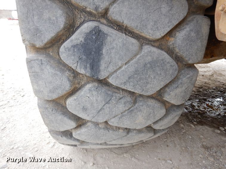 image for item DL5860 2001 Caterpillar D400E  Series II haul truck