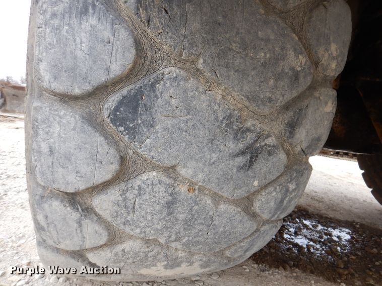 image for item DL5860 2001 Caterpillar D400E  Series II haul truck