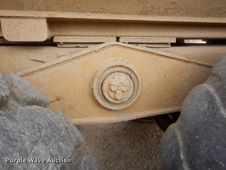 image for item DL5860 2001 Caterpillar D400E  Series II haul truck