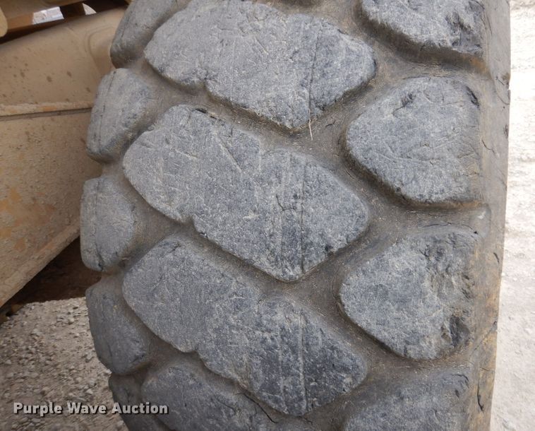 image for item DL5860 2001 Caterpillar D400E  Series II haul truck