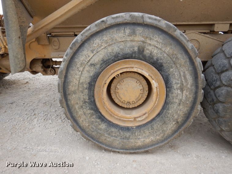 image for item DL5860 2001 Caterpillar D400E  Series II haul truck