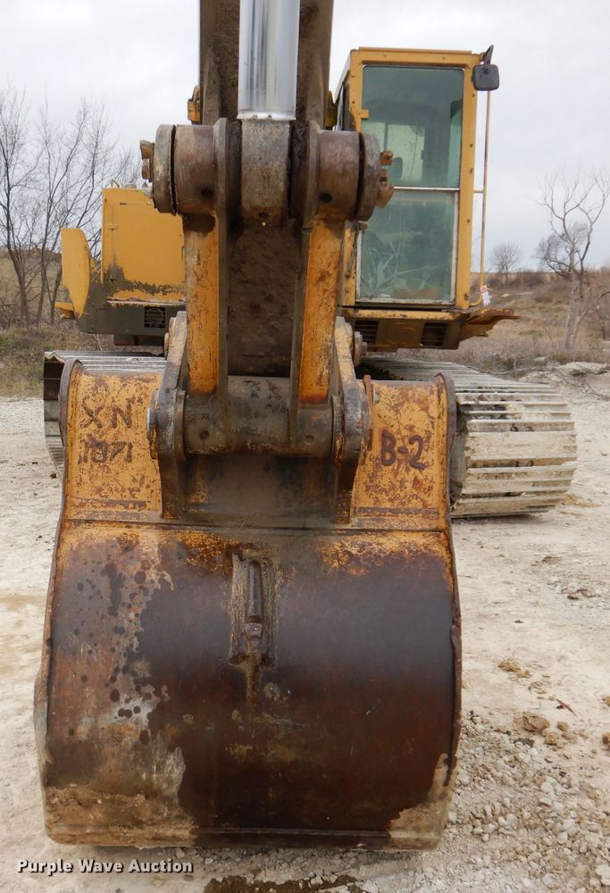 image for item DL5861 1991 Caterpillar 235C  excavator