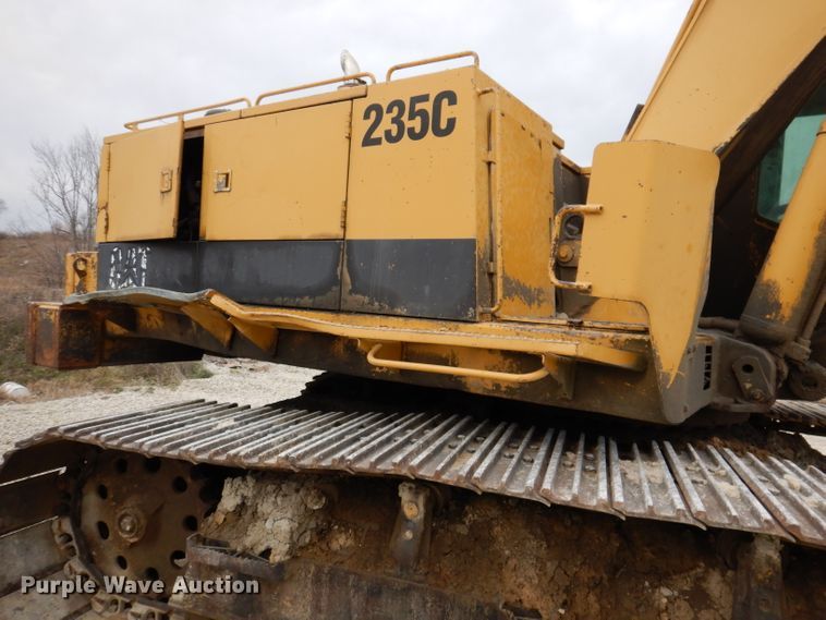 image for item DL5861 1991 Caterpillar 235C  excavator