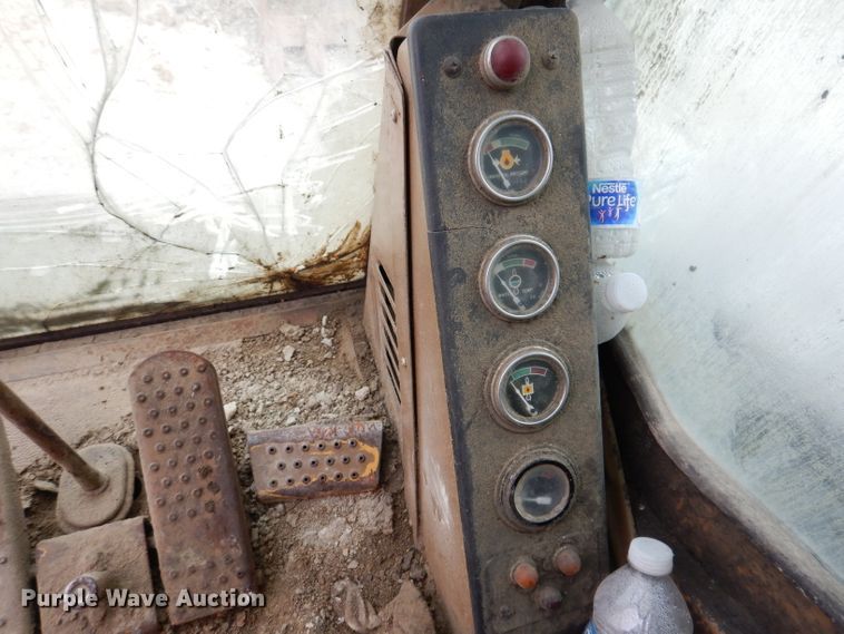 image for item DL5861 1991 Caterpillar 235C  excavator