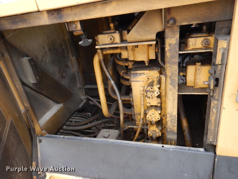 image for item DL5861 1991 Caterpillar 235C  excavator