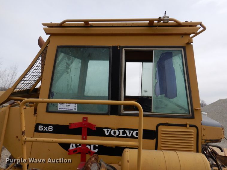 image for item DL5865 Volvo A25C  cab parts