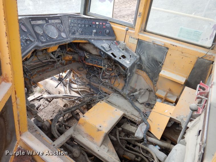 image for item DL5865 Volvo A25C  cab parts