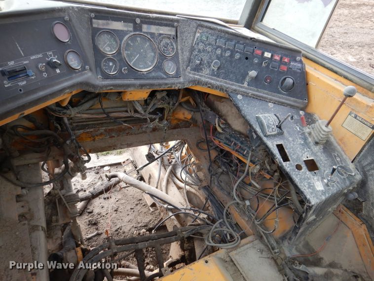 image for item DL5865 Volvo A25C  cab parts