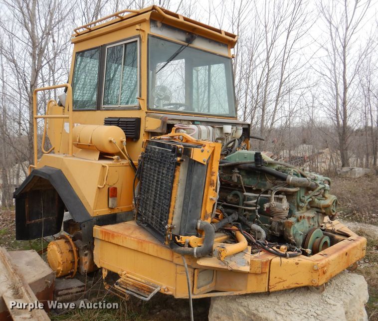 image for item DL5866 Volvo A25C  cab parts