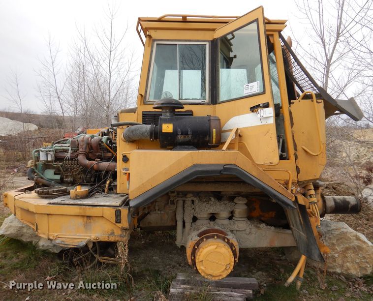 image for item DL5866 Volvo A25C  cab parts