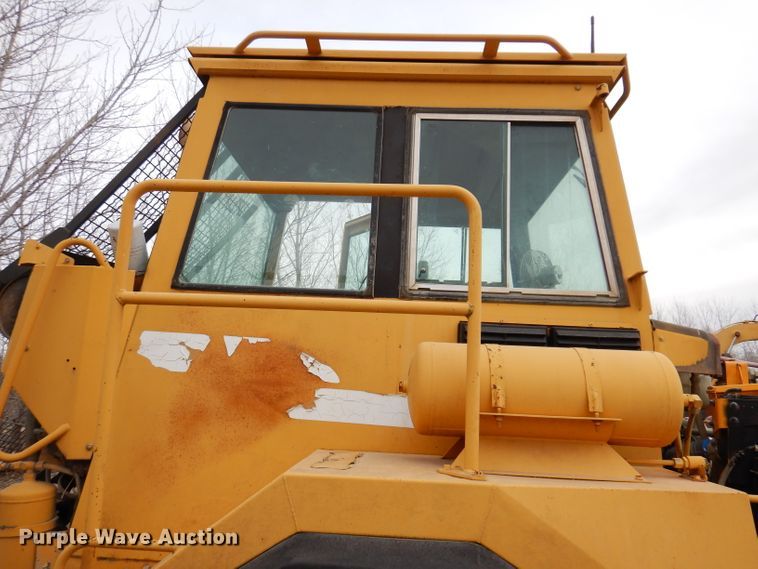 image for item DL5866 Volvo A25C  cab parts