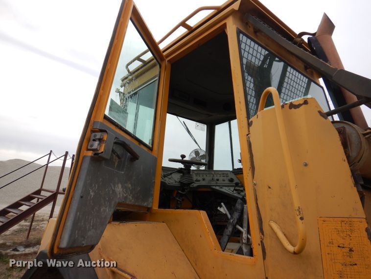 image for item DL5866 Volvo A25C  cab parts