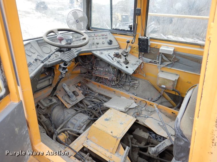 image for item DL5866 Volvo A25C  cab parts