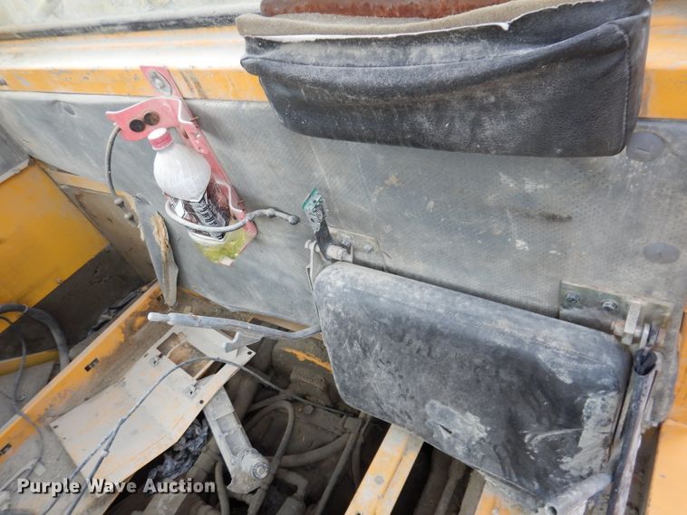 image for item DL5866 Volvo A25C  cab parts