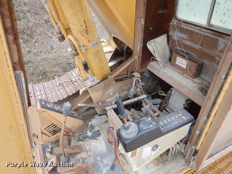 image for item DL5873 1991 Caterpillar 235C  excavator