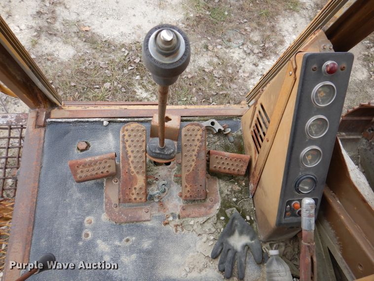 image for item DL5873 1991 Caterpillar 235C  excavator