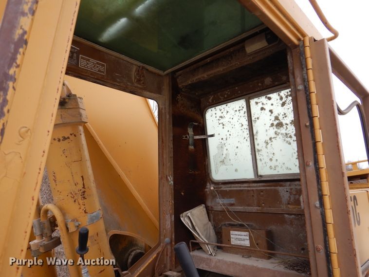 image for item DL5873 1991 Caterpillar 235C  excavator