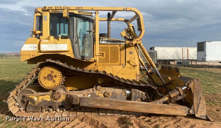 image for item DL6189 2001 Caterpillar D6R LGP  dozer