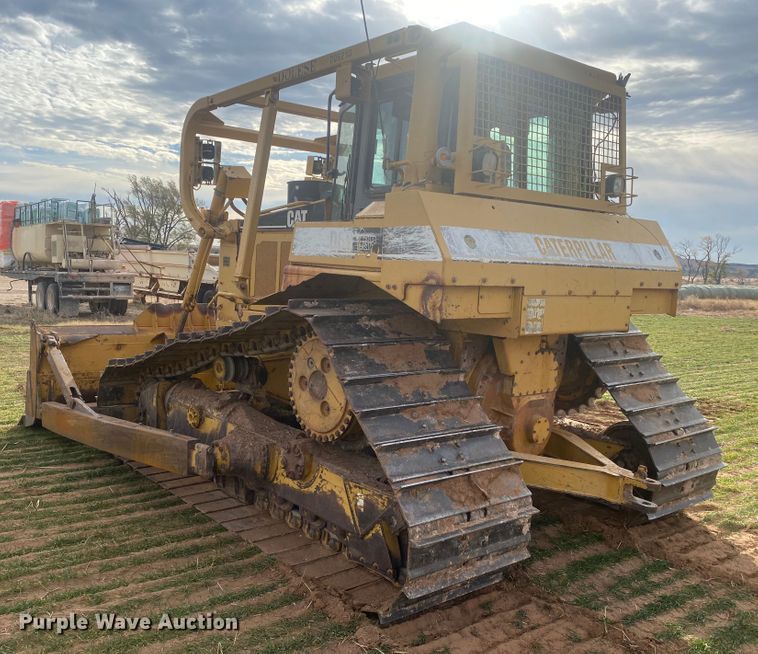 image for item DL6189 2001 Caterpillar D6R LGP  dozer