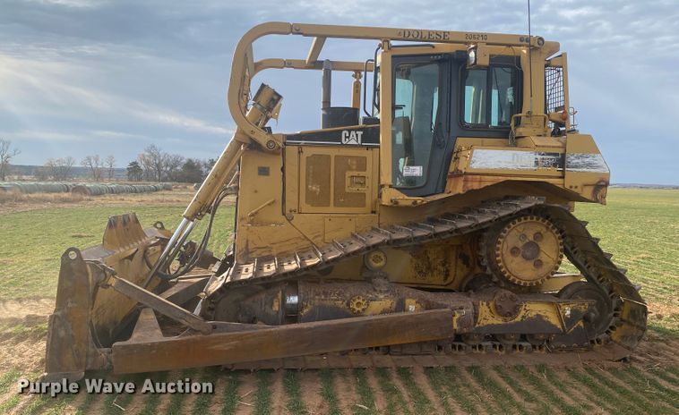 image for item DL6189 2001 Caterpillar D6R LGP  dozer
