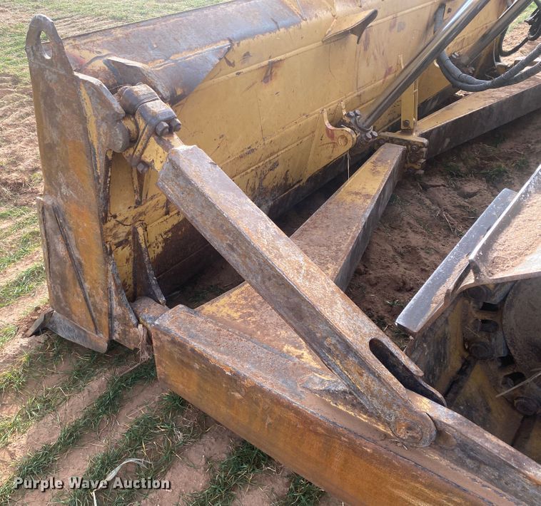 image for item DL6189 2001 Caterpillar D6R LGP  dozer