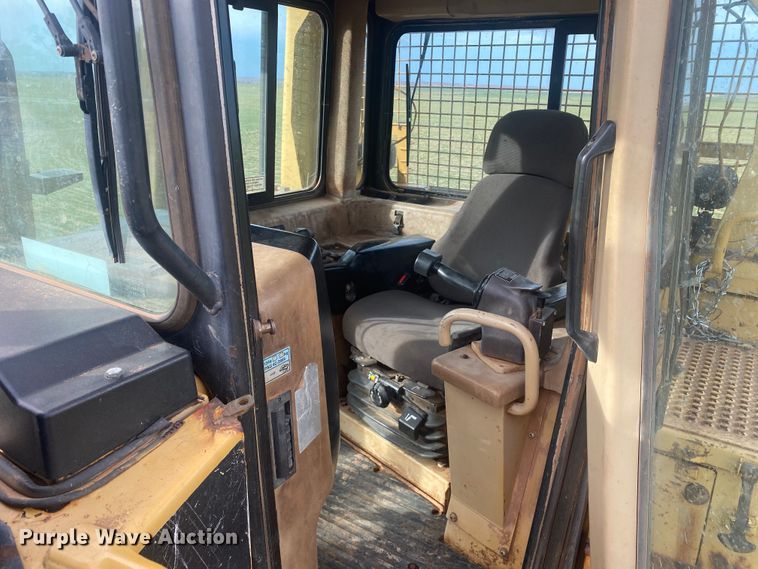 image for item DL6189 2001 Caterpillar D6R LGP  dozer