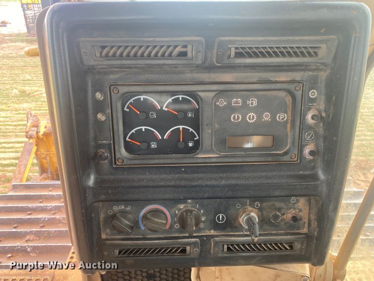 image for item DL6189 2001 Caterpillar D6R LGP  dozer