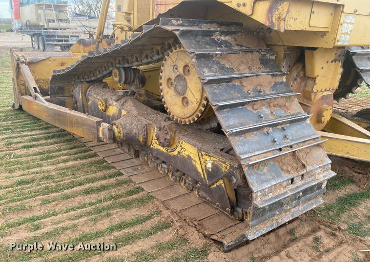 image for item DL6189 2001 Caterpillar D6R LGP  dozer