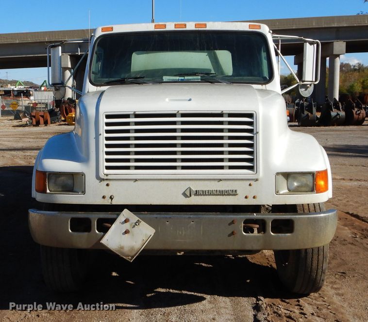 image for item DM0734 1993 International 4700  fuel truck