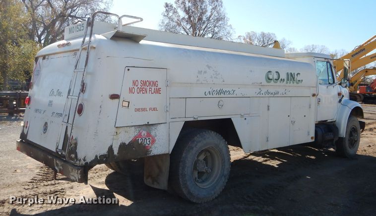 image for item DM0734 1993 International 4700  fuel truck