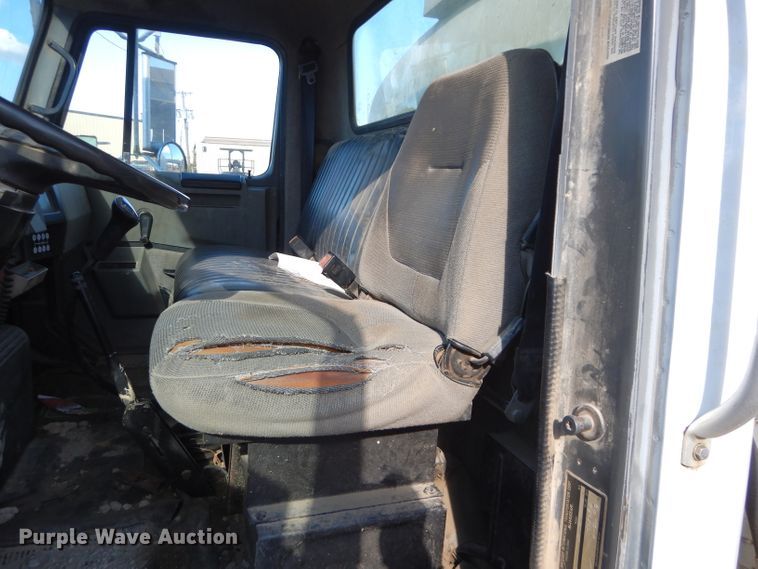 image for item DM0734 1993 International 4700  fuel truck