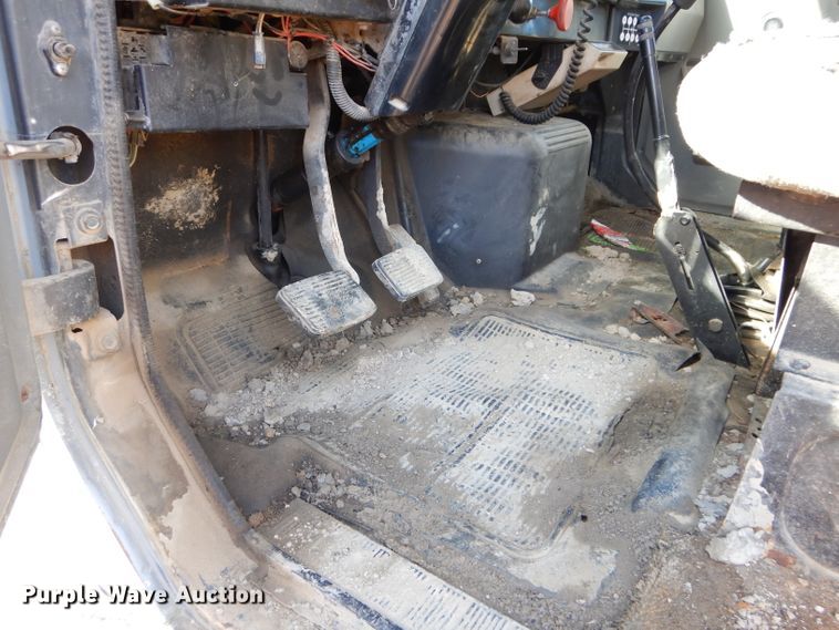 image for item DM0734 1993 International 4700  fuel truck