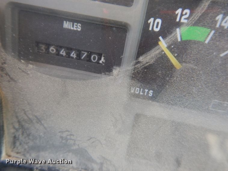 image for item DM0734 1993 International 4700  fuel truck